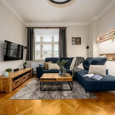 Spacious 2br Vrsovice | Ac • Netflix • Cozy Apartment