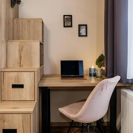 Spacious 2br Vrsovice | Ac • Netflix • Cozy Lejlighed