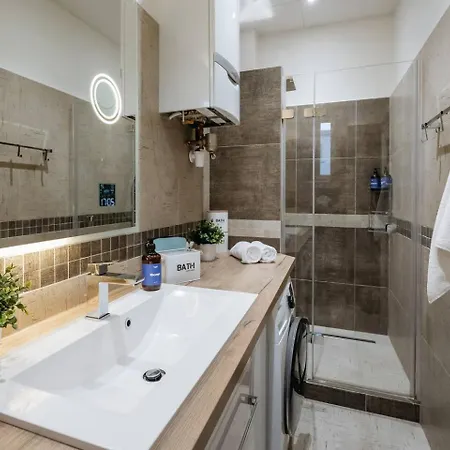 Spacious 2br Vrsovice | Ac • Netflix • Cozy Daire *