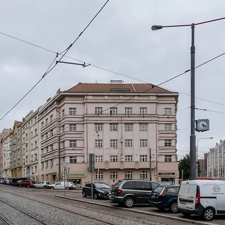 Daire Spacious 2br Vrsovice | Ac • Netflix • Cozy Prag