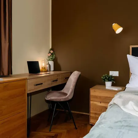Apartment Spacious 2br Vrsovice | Ac • Netflix • Cozy *