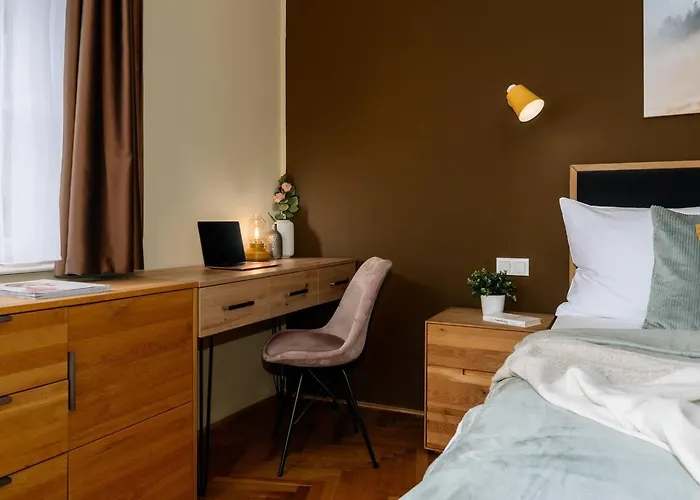 Apartment Spacious 2br Vrsovice | Ac • Netflix • Cozy *