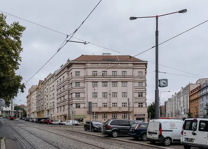 Apartment Spacious 2br Vrsovice | Ac • Netflix • Cozy Prag