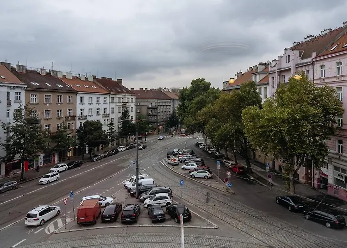 Apartment Spacious 2br Vrsovice | Ac • Netflix • Cozy
