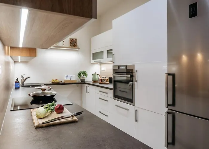 Spacious 2br Vrsovice | Ac • Netflix • Cozy 아파트