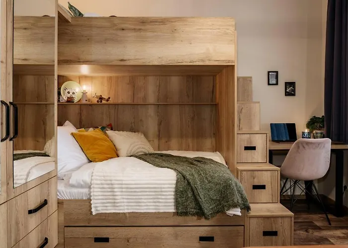 Spacious 2br Vrsovice | Ac • Netflix • Cozy *
